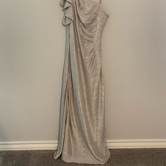 Adriana Papell silver one shoulder gown - Picture 6 of 6